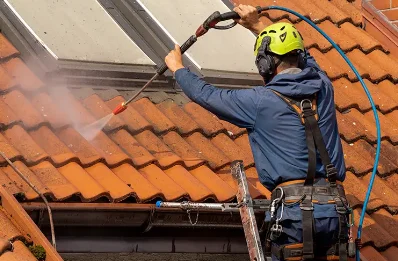Démoussage et hydrofuge de toiture à Broquiers